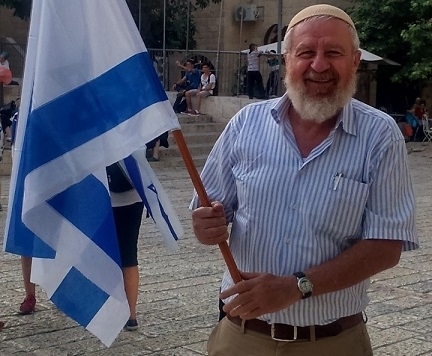 חדש.:לוח שנה עם אותיות היום נותן משמעות חדשה לזמן