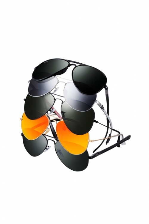 Ray-Ban משיקה לראשונה – קטלוג מקומי
