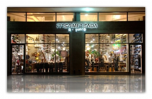 האופנאית מצדה זאבי פותחת  Outlet Gallery