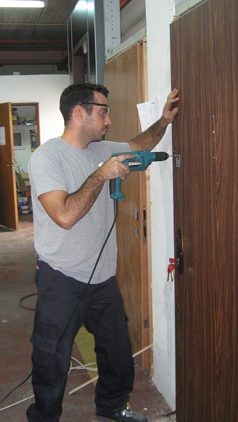 חברת רב בריח משיקה קורס מתקיני דלתות