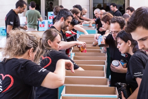 עובדי סאנדיסק יספקו 100,000 ארוחות חג לנזקקים