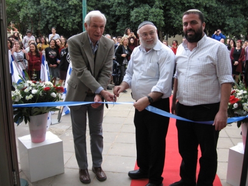 רד הקימה מרכז מחשבים עבור תלמידות פנימיית ״אמנה״