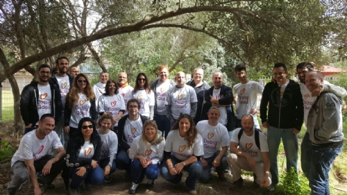 עובדי F5 נרתמים לטיפוח גינה רב לאומית ביפו ביום המעשים הטובים